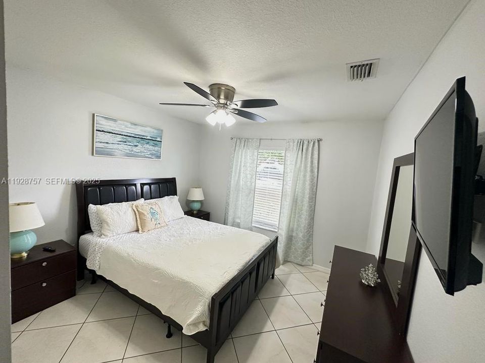 For Rent: $2,400 (3 beds, 2 baths, 1463 Square Feet)