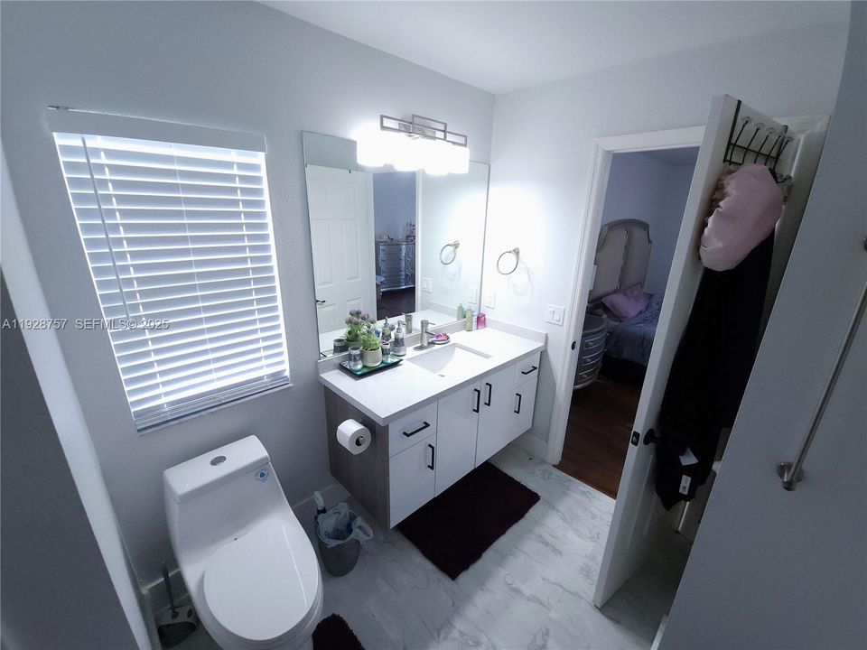 For Rent: $2,400 (3 beds, 2 baths, 1463 Square Feet)