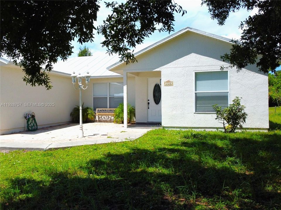 For Rent: $2,400 (3 beds, 2 baths, 1463 Square Feet)