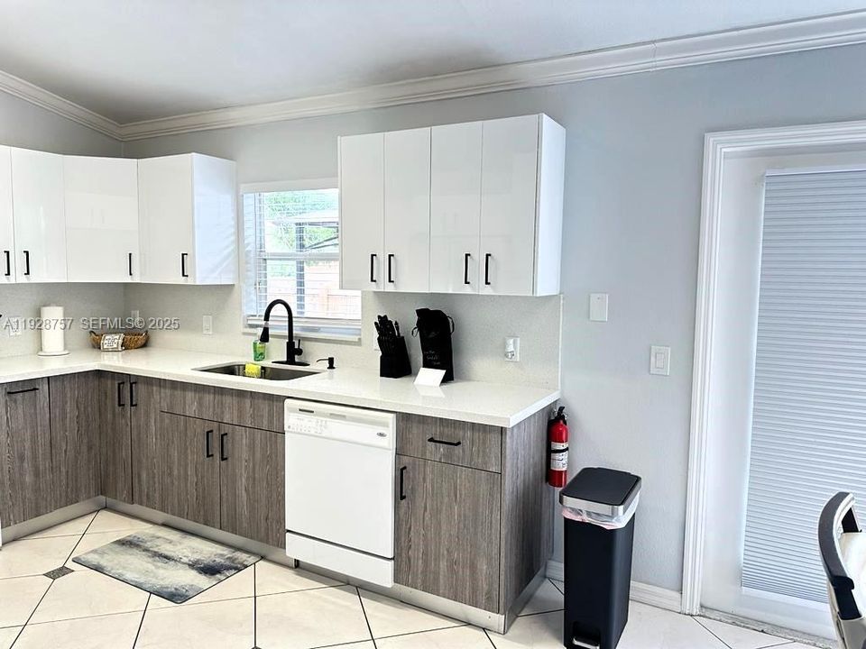 For Rent: $2,400 (3 beds, 2 baths, 1463 Square Feet)