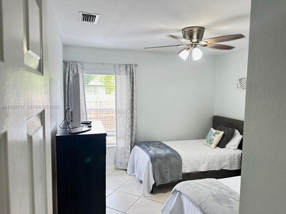 For Rent: $2,400 (3 beds, 2 baths, 1463 Square Feet)