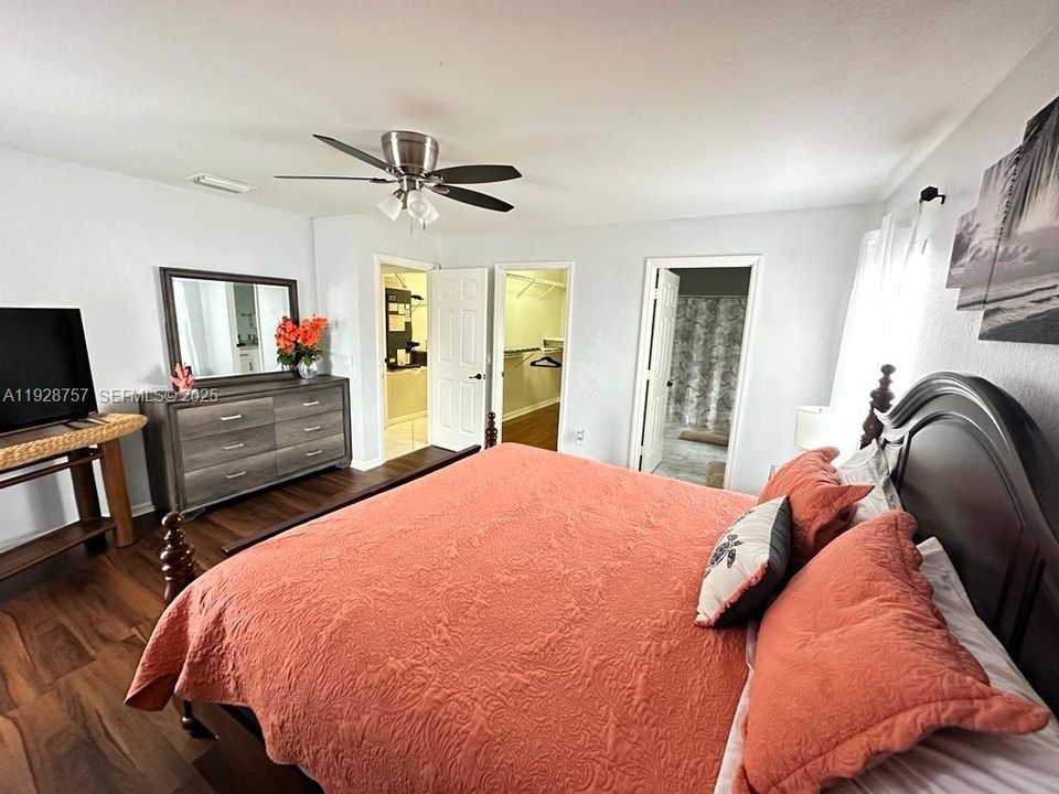 For Rent: $2,400 (3 beds, 2 baths, 1463 Square Feet)