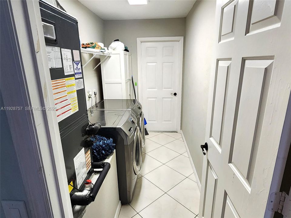 For Rent: $2,400 (3 beds, 2 baths, 1463 Square Feet)