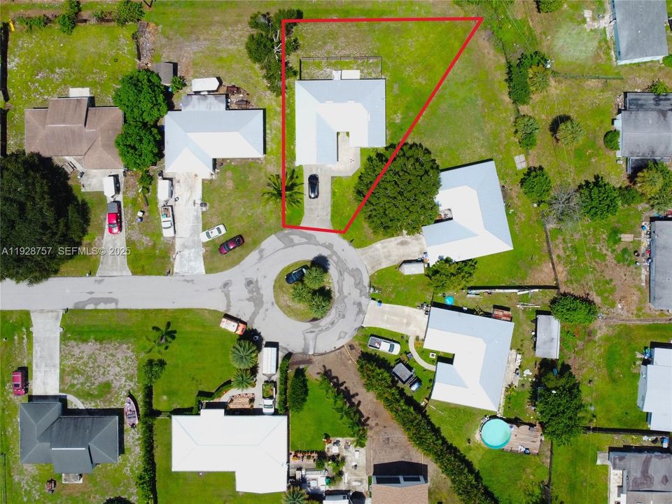 For Rent: $2,400 (3 beds, 2 baths, 1463 Square Feet)