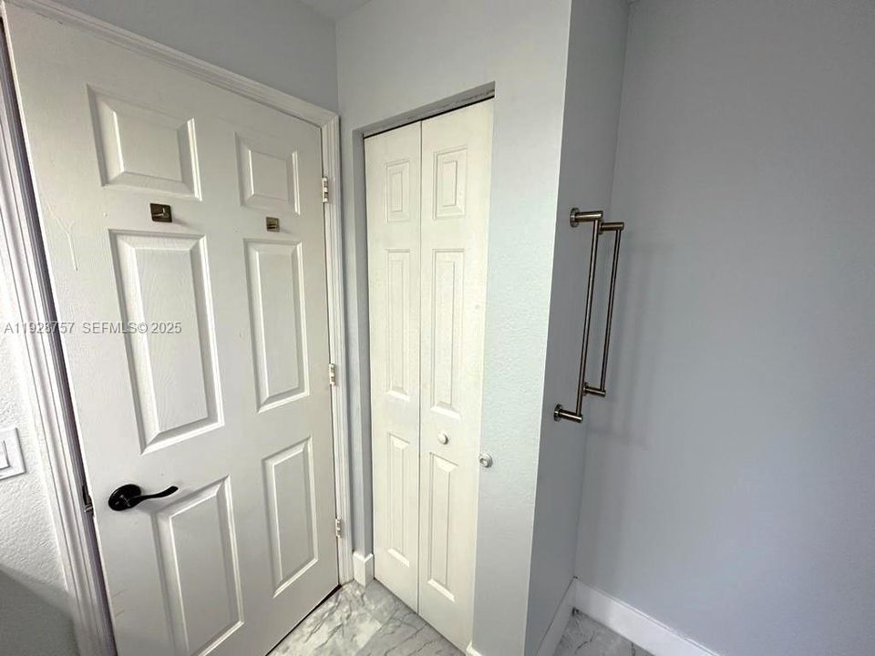 For Rent: $2,400 (3 beds, 2 baths, 1463 Square Feet)