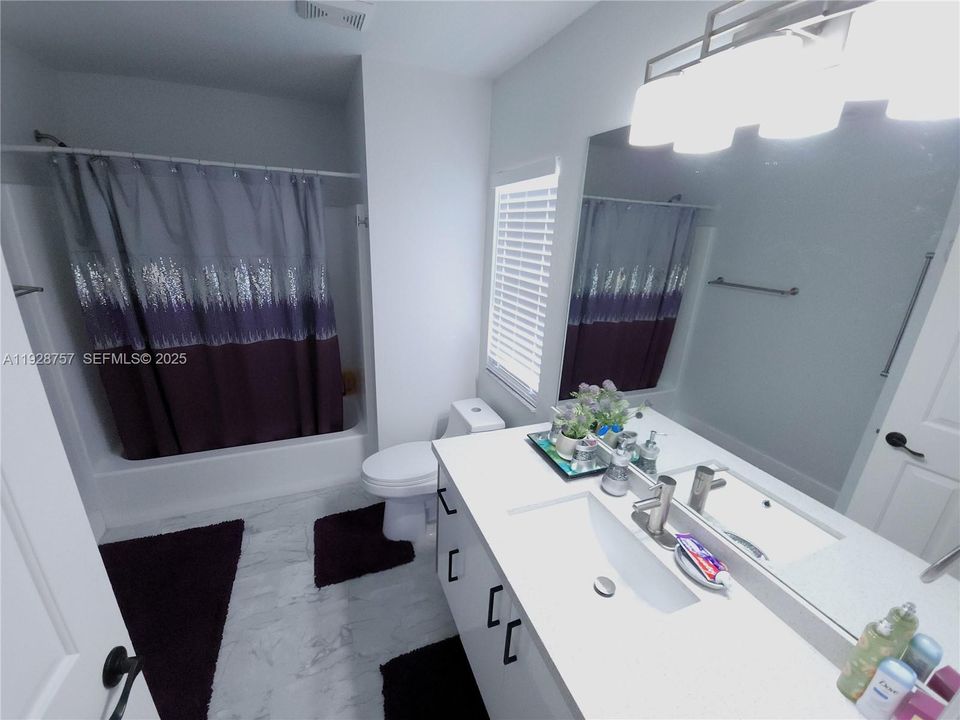 For Rent: $2,400 (3 beds, 2 baths, 1463 Square Feet)