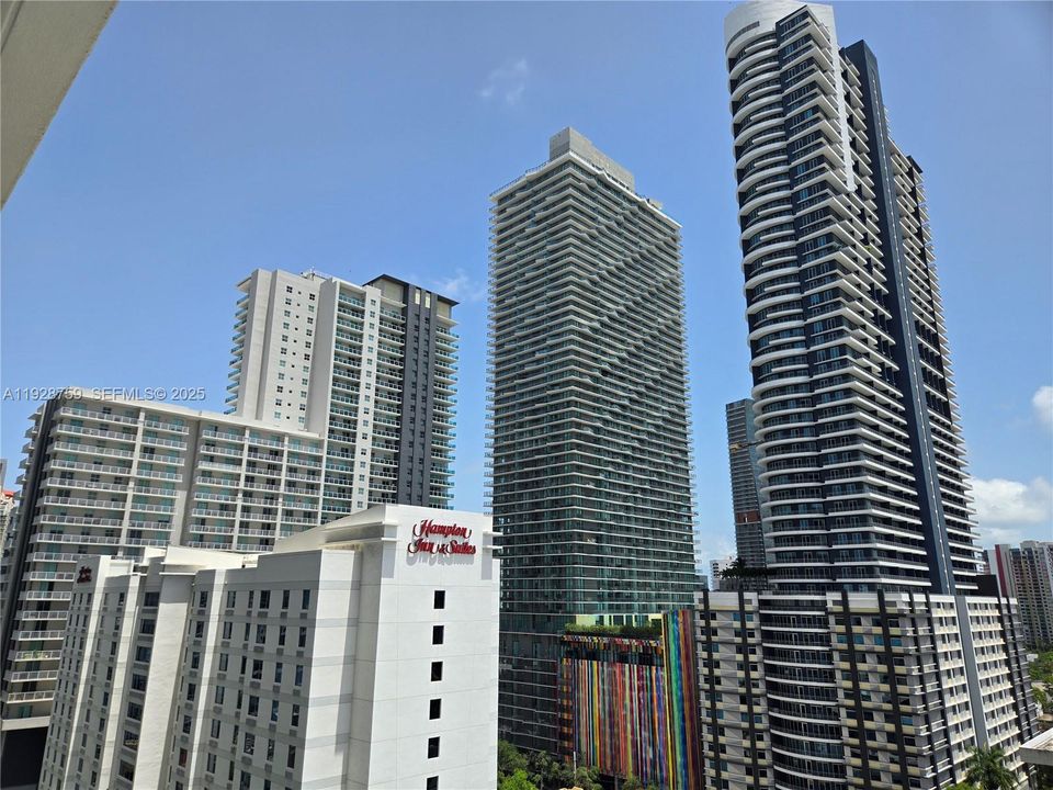 待售: $680,000 (2 贝兹, 2 浴室, 1099 平方英尺)