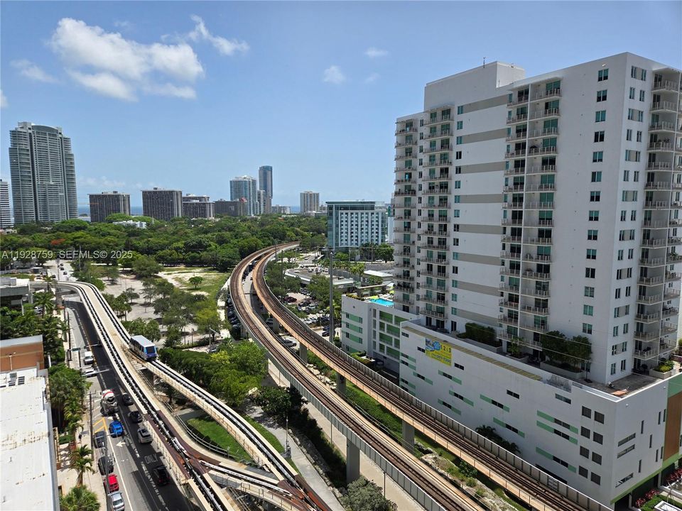 待售: $680,000 (2 贝兹, 2 浴室, 1099 平方英尺)