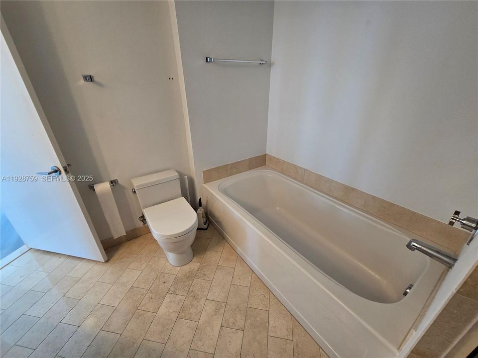 待售: $680,000 (2 贝兹, 2 浴室, 1099 平方英尺)