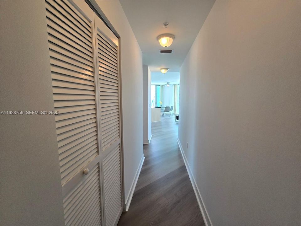 待售: $680,000 (2 贝兹, 2 浴室, 1099 平方英尺)