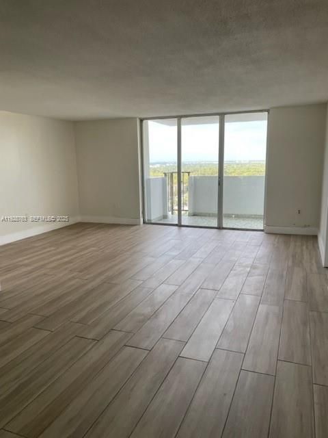 В аренду: $2,300 (2 спален, 2 ванн, 1073 Квадратных фут)