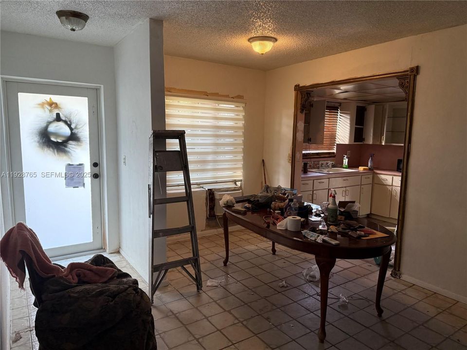 En Venta: $375,000 (3 camas, 2 baños, 1150 Pies cuadrados)