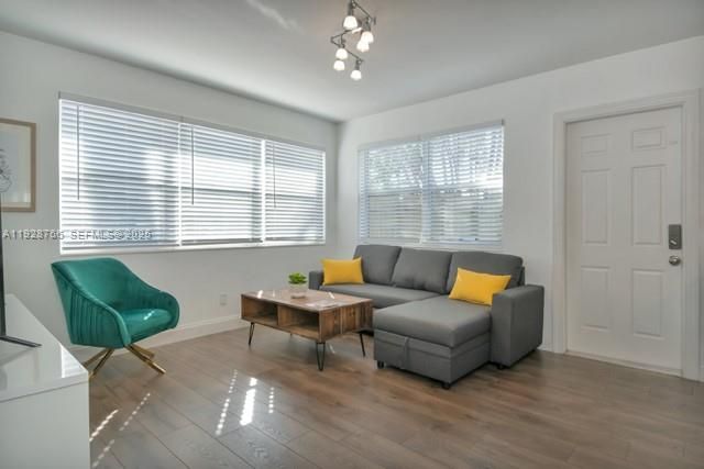 For Rent: $2,200 (2 beds, 2 baths, 1672 Square Feet)