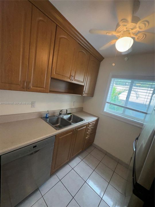 待售: $250,000 (0 贝兹, 1 浴室, 440 平方英尺)