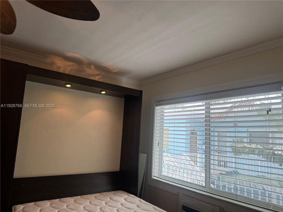 待售: $250,000 (0 贝兹, 1 浴室, 440 平方英尺)