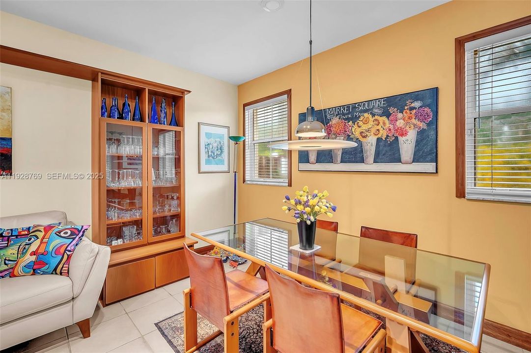 En Venta: $595,000 (3 camas, 2 baños, 2034 Pies cuadrados)