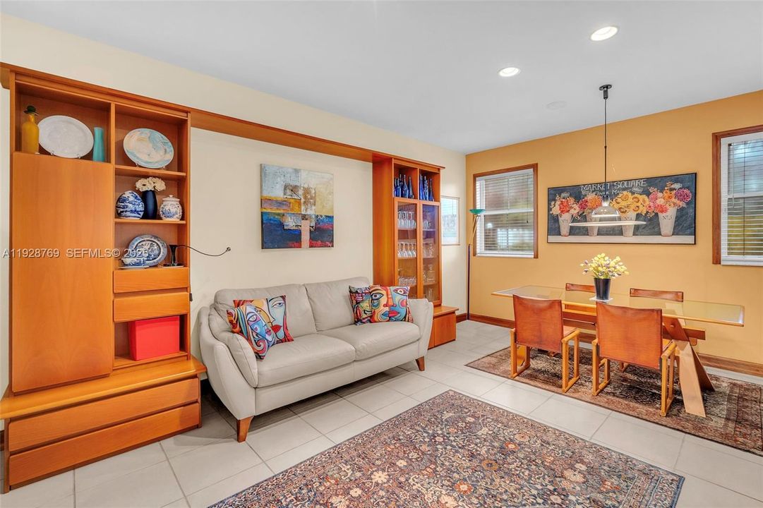 En Venta: $595,000 (3 camas, 2 baños, 2034 Pies cuadrados)