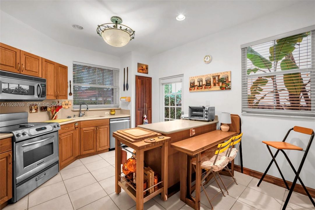 En Venta: $595,000 (3 camas, 2 baños, 2034 Pies cuadrados)