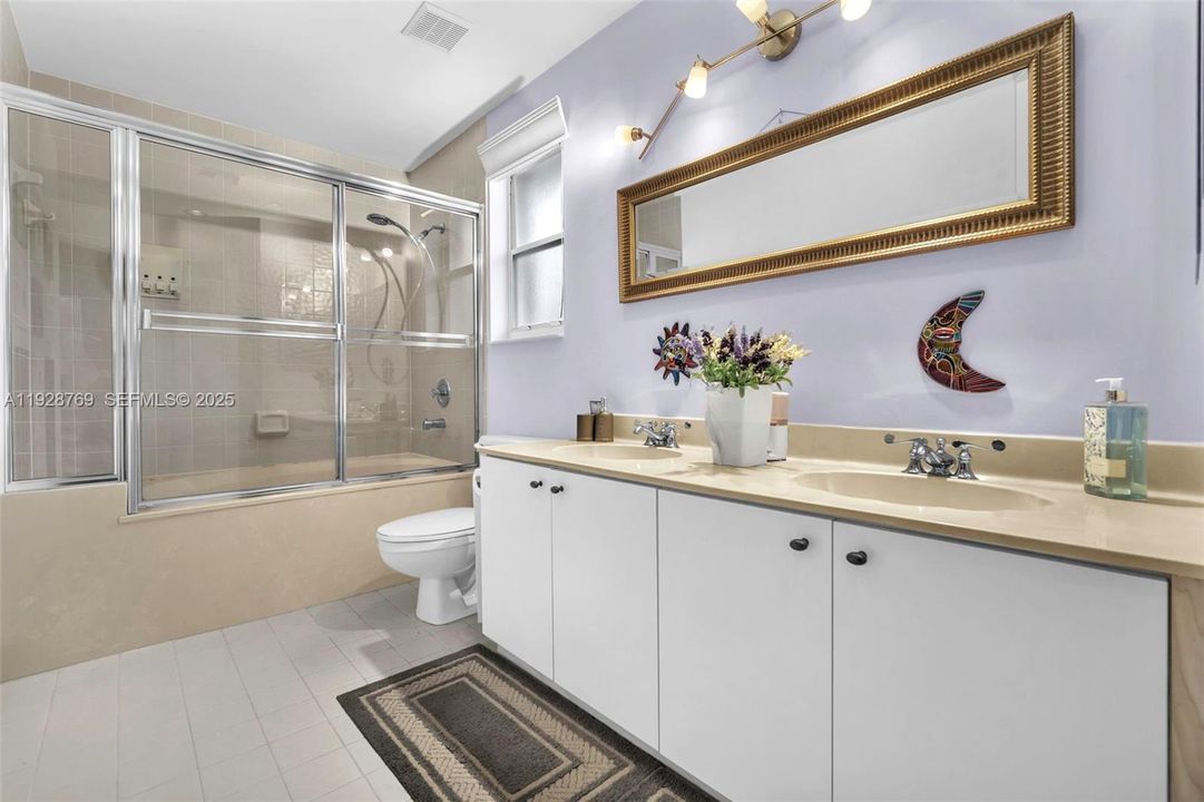 En Venta: $595,000 (3 camas, 2 baños, 2034 Pies cuadrados)