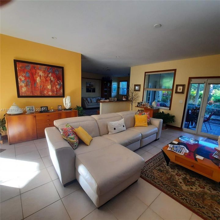 En Venta: $595,000 (3 camas, 2 baños, 2034 Pies cuadrados)