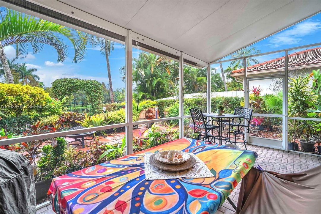 En Venta: $595,000 (3 camas, 2 baños, 2034 Pies cuadrados)