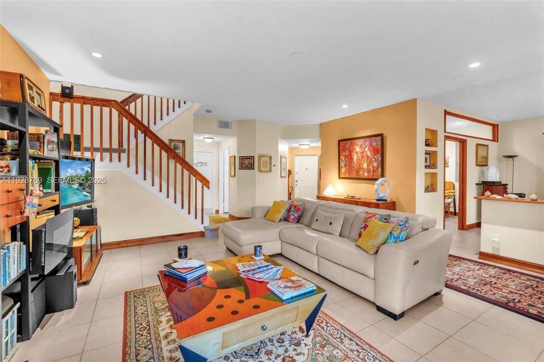 En Venta: $595,000 (3 camas, 2 baños, 2034 Pies cuadrados)