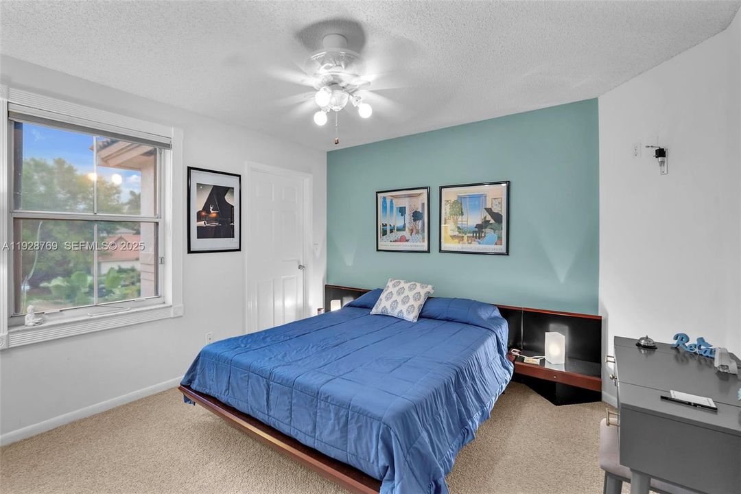 En Venta: $595,000 (3 camas, 2 baños, 2034 Pies cuadrados)