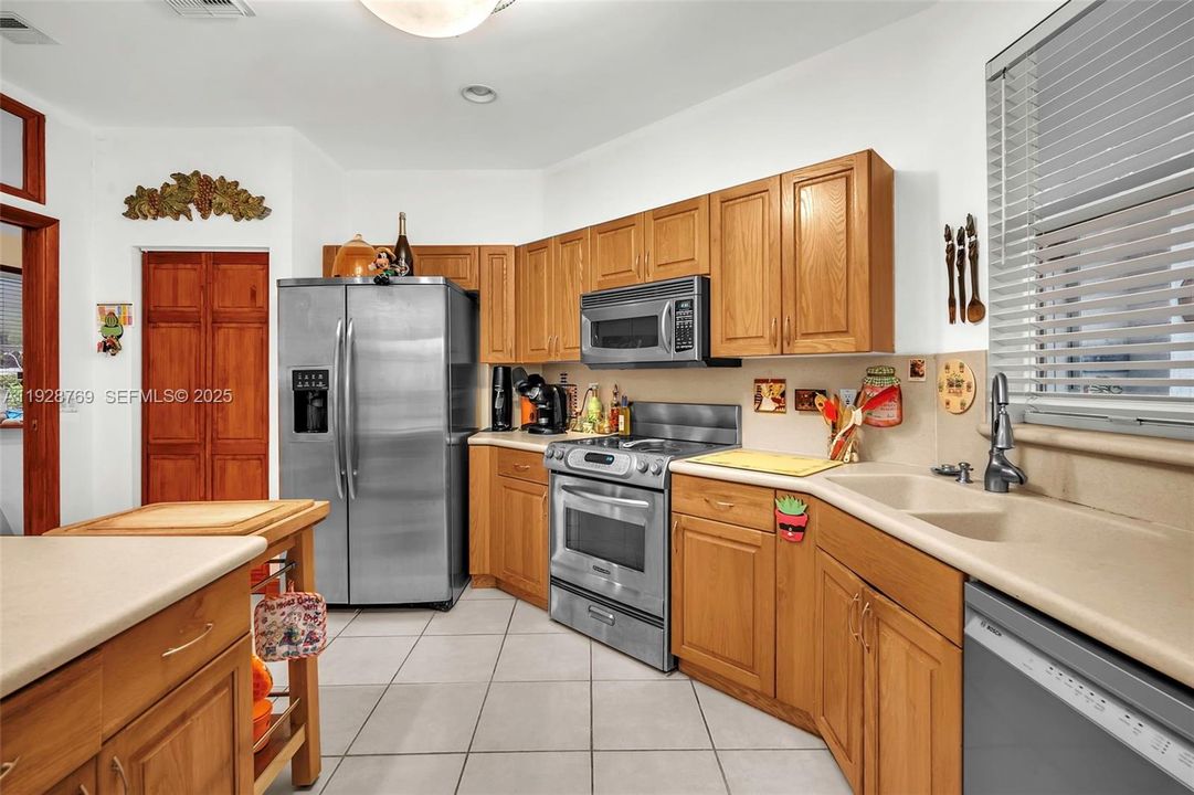 En Venta: $595,000 (3 camas, 2 baños, 2034 Pies cuadrados)