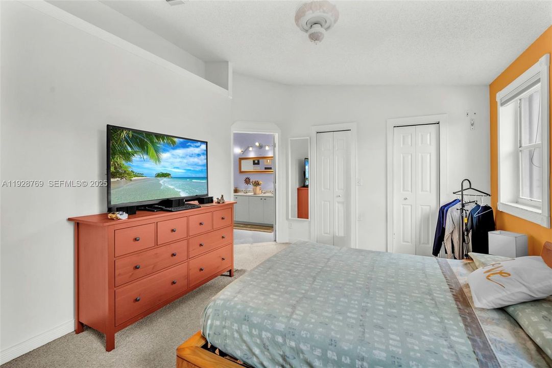 En Venta: $595,000 (3 camas, 2 baños, 2034 Pies cuadrados)