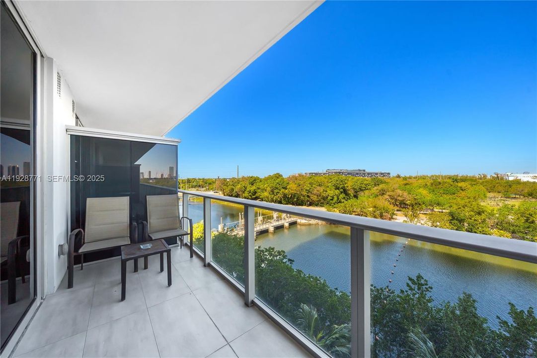 На продажу: $665,000 (2 спален, 2 ванн, 1119 Квадратных фут)