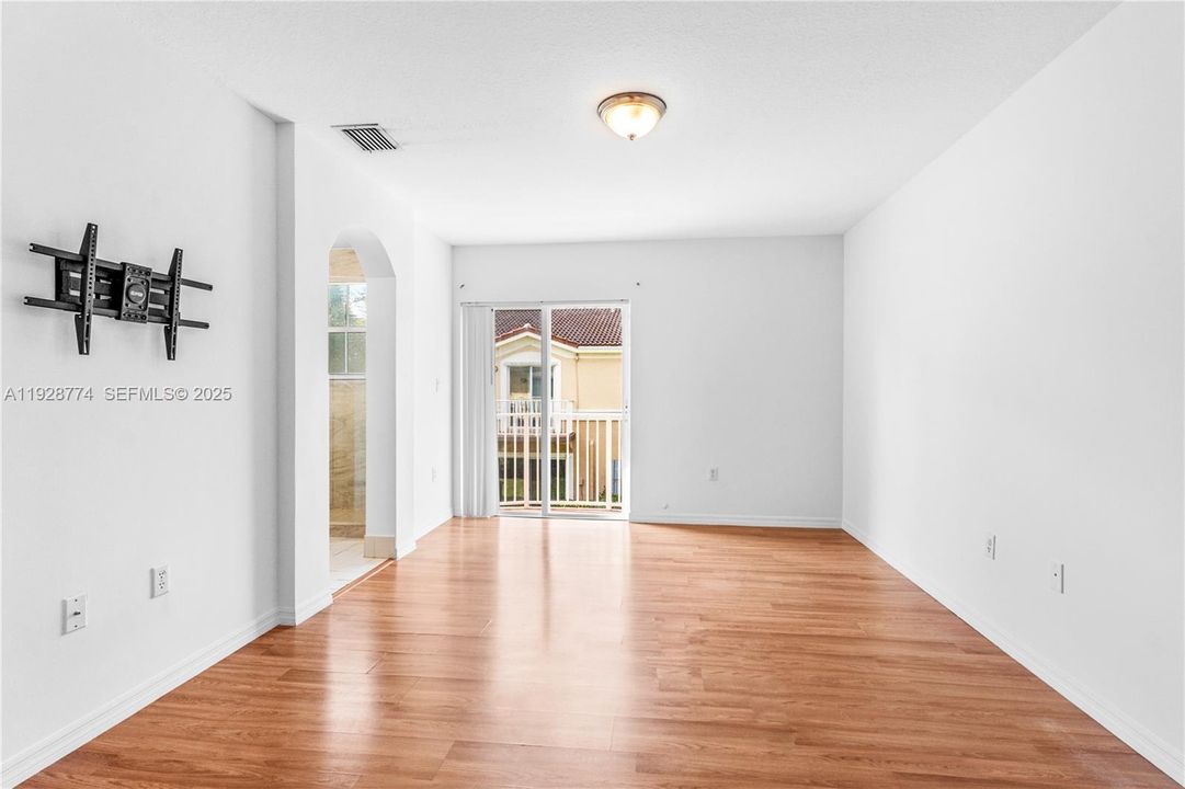 En Venta: $407,000 (3 camas, 2 baños, 1470 Pies cuadrados)