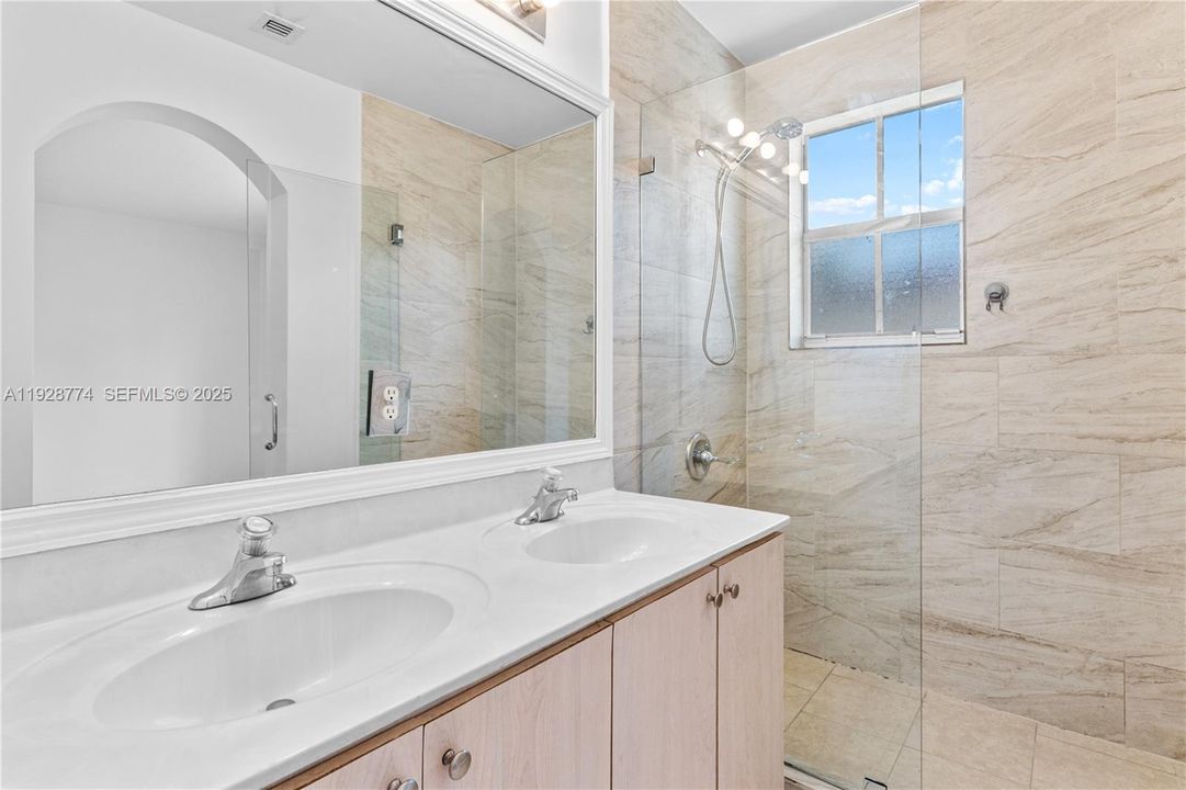 En Venta: $407,000 (3 camas, 2 baños, 1470 Pies cuadrados)