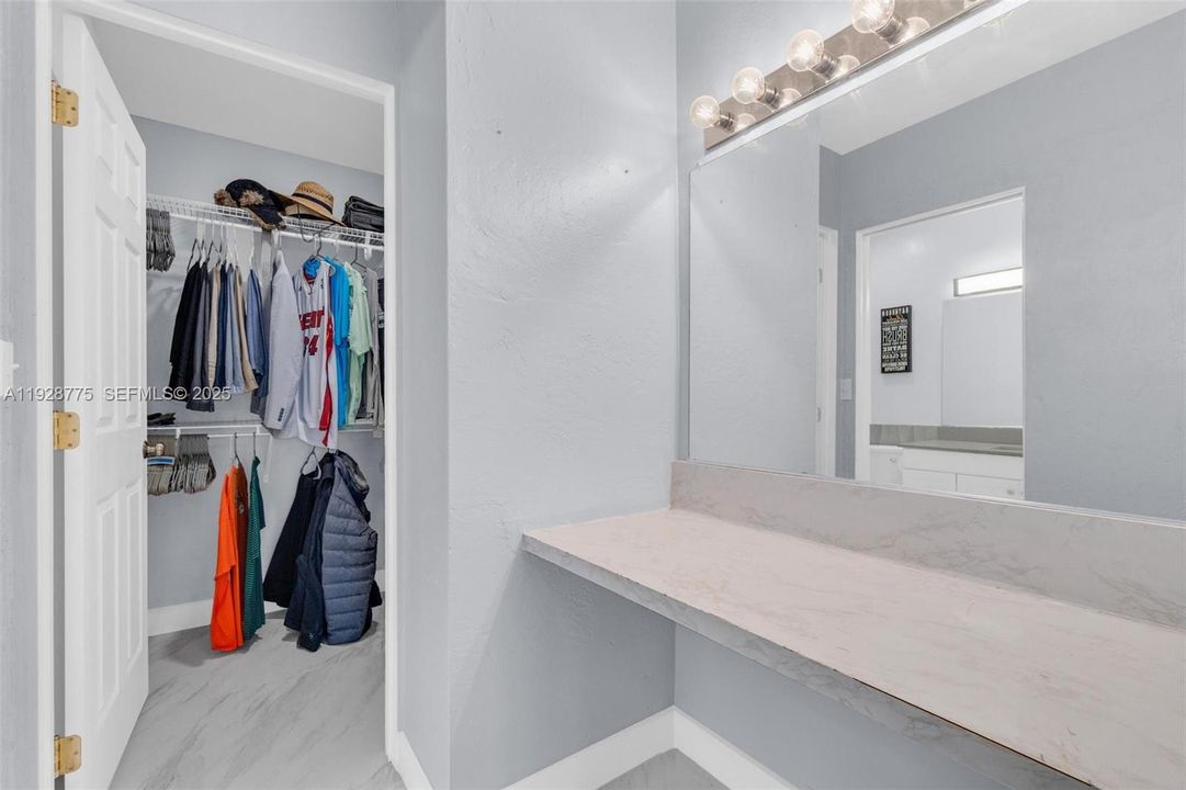 На продажу: $329,000 (2 спален, 2 ванн, 938 Квадратных фут)