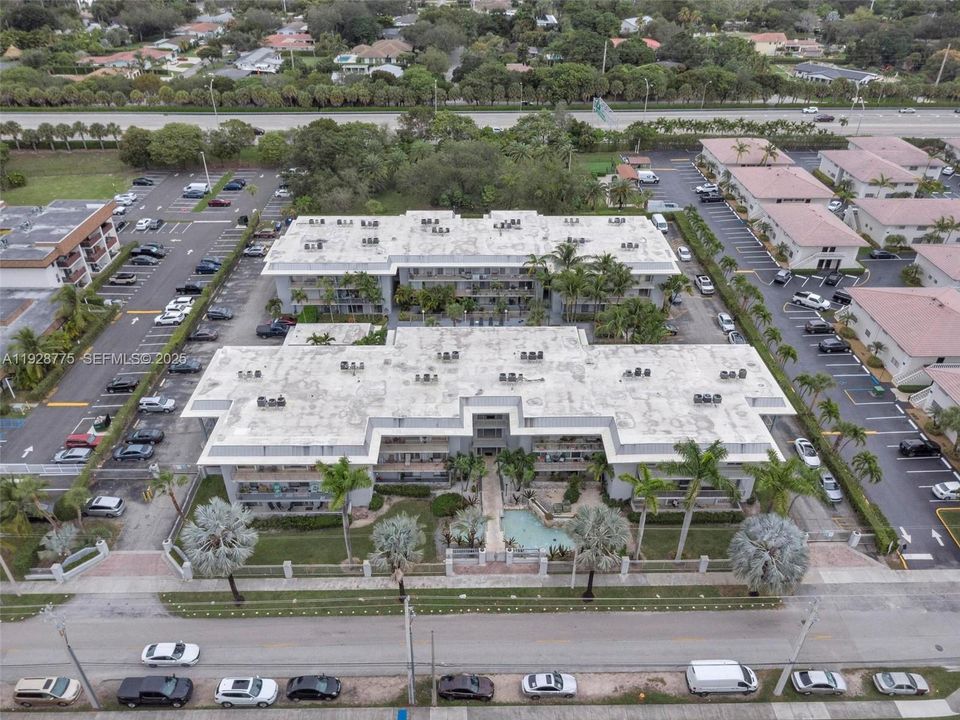 На продажу: $329,000 (2 спален, 2 ванн, 938 Квадратных фут)