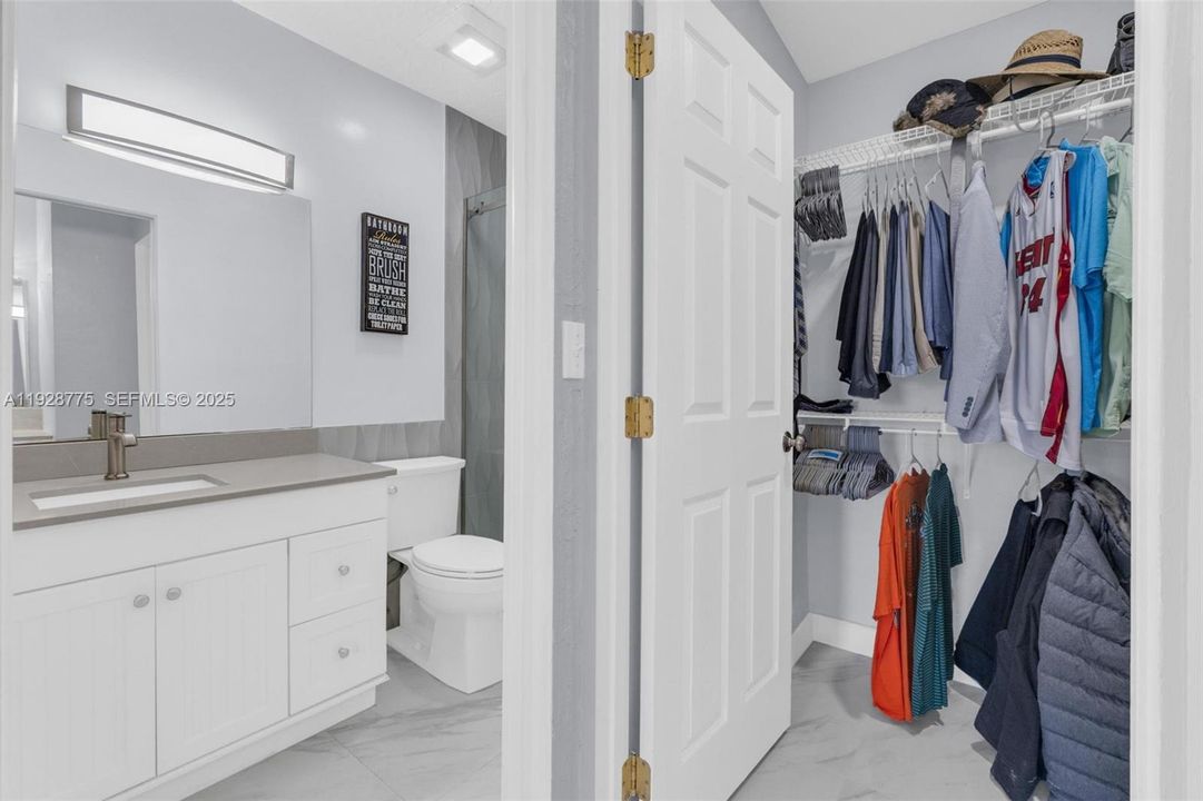 На продажу: $329,000 (2 спален, 2 ванн, 938 Квадратных фут)