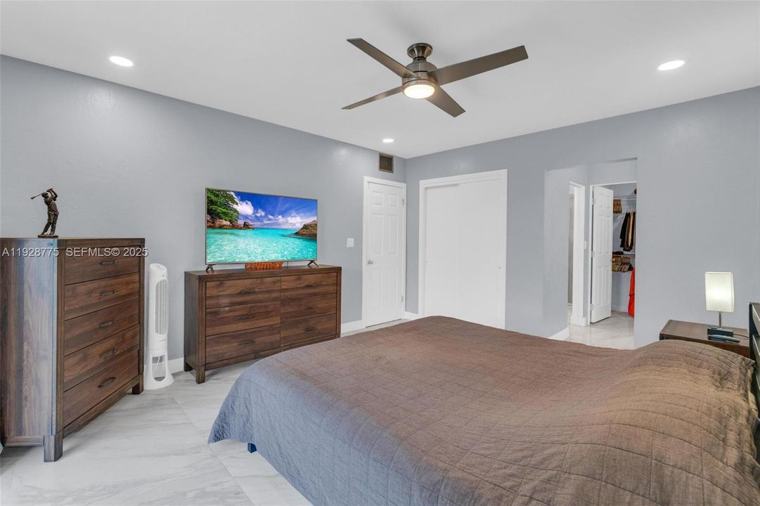 На продажу: $329,000 (2 спален, 2 ванн, 938 Квадратных фут)