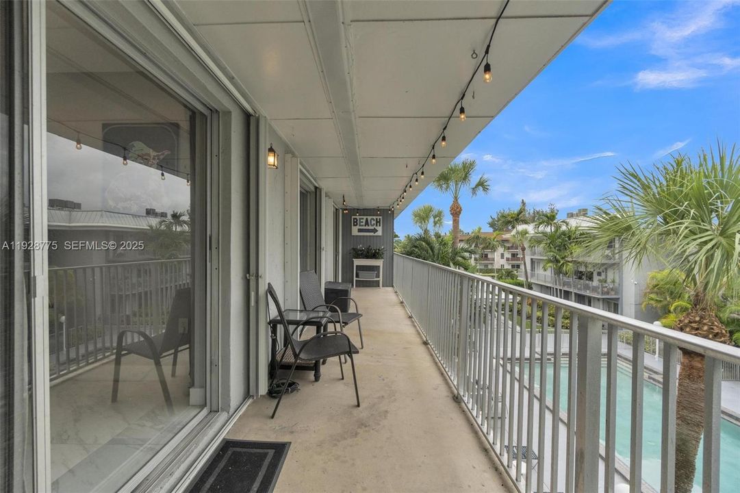 На продажу: $329,000 (2 спален, 2 ванн, 938 Квадратных фут)