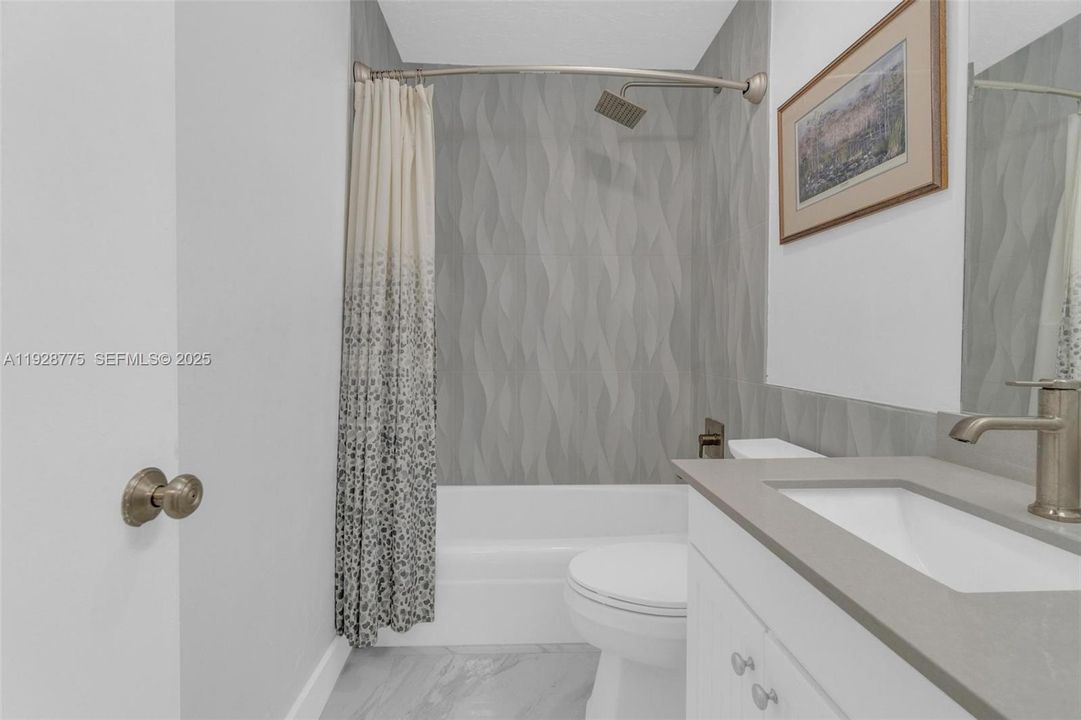 На продажу: $329,000 (2 спален, 2 ванн, 938 Квадратных фут)