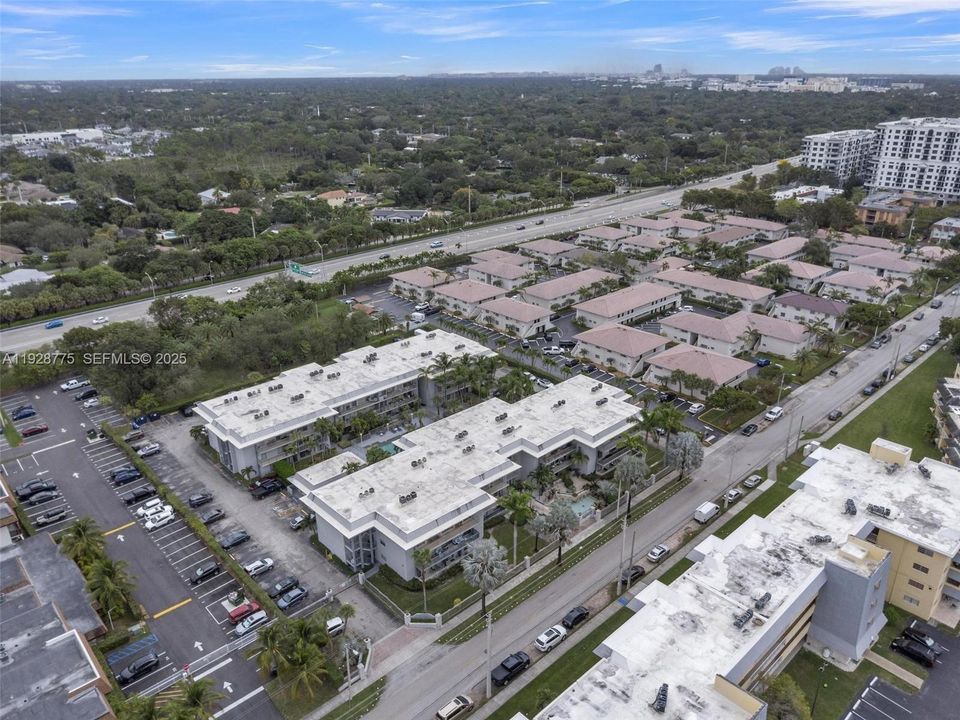 На продажу: $329,000 (2 спален, 2 ванн, 938 Квадратных фут)