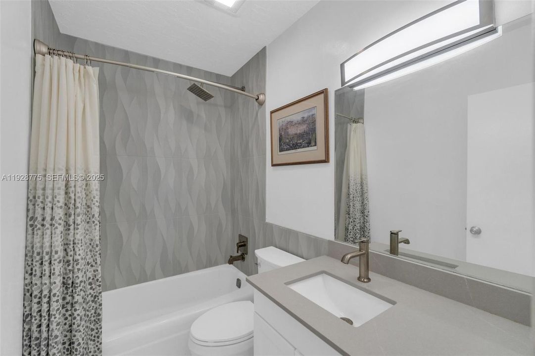 На продажу: $329,000 (2 спален, 2 ванн, 938 Квадратных фут)