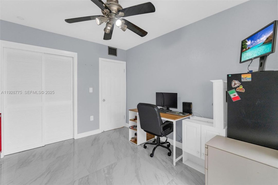 На продажу: $329,000 (2 спален, 2 ванн, 938 Квадратных фут)