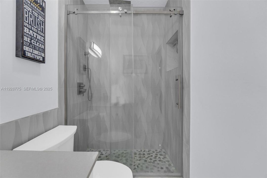 На продажу: $329,000 (2 спален, 2 ванн, 938 Квадратных фут)