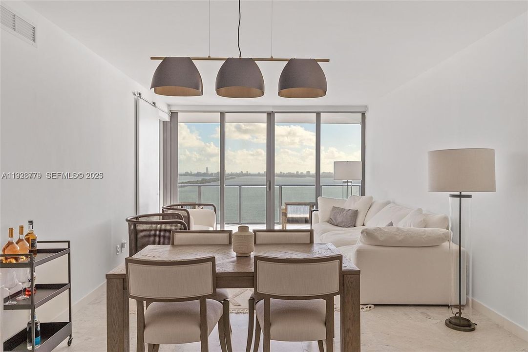 В аренду: $8,750 (3 спален, 3 ванн, 1526 Квадратных фут)