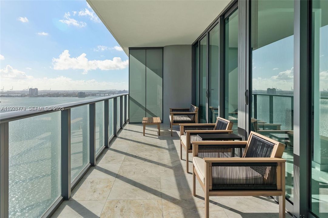 В аренду: $8,750 (3 спален, 3 ванн, 1526 Квадратных фут)