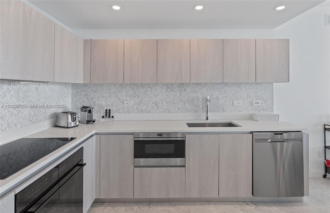 В аренду: $8,750 (3 спален, 3 ванн, 1526 Квадратных фут)