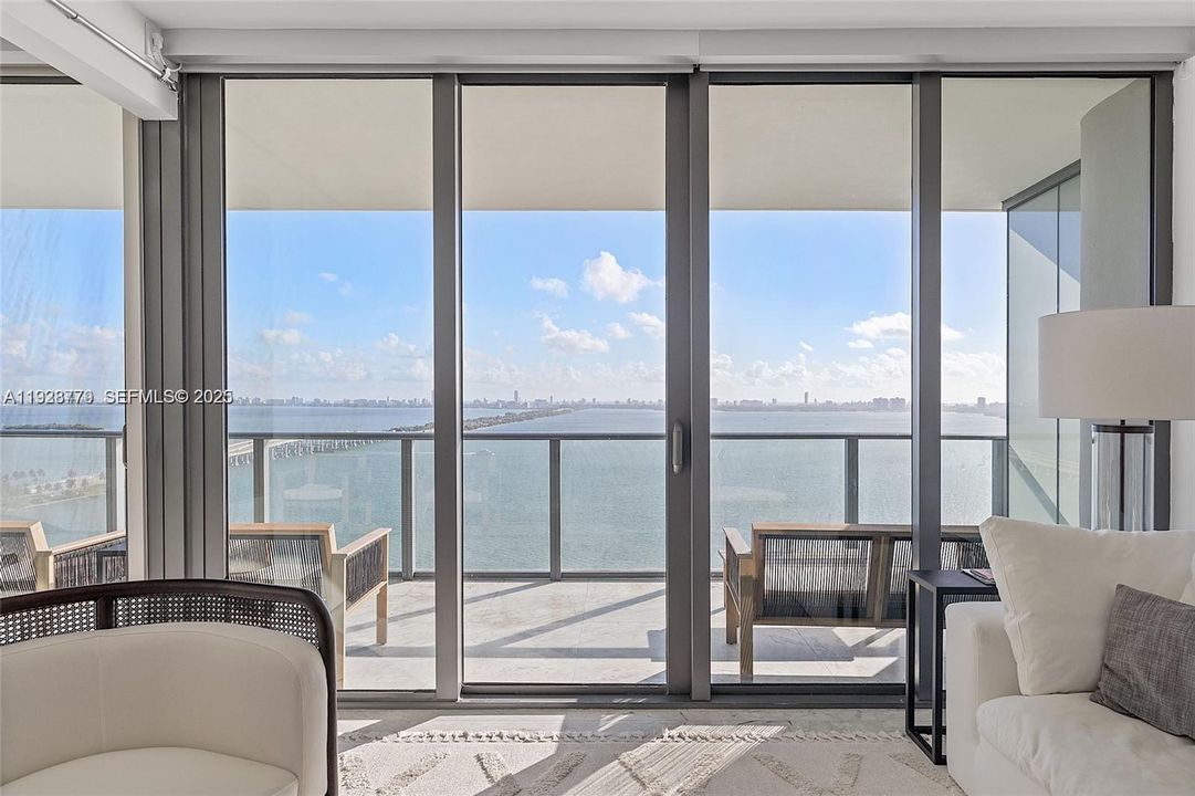 В аренду: $8,750 (3 спален, 3 ванн, 1526 Квадратных фут)