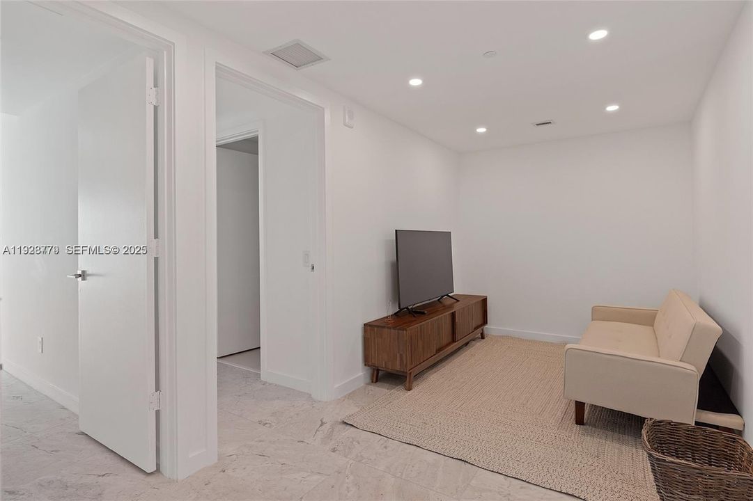 В аренду: $8,750 (3 спален, 3 ванн, 1526 Квадратных фут)