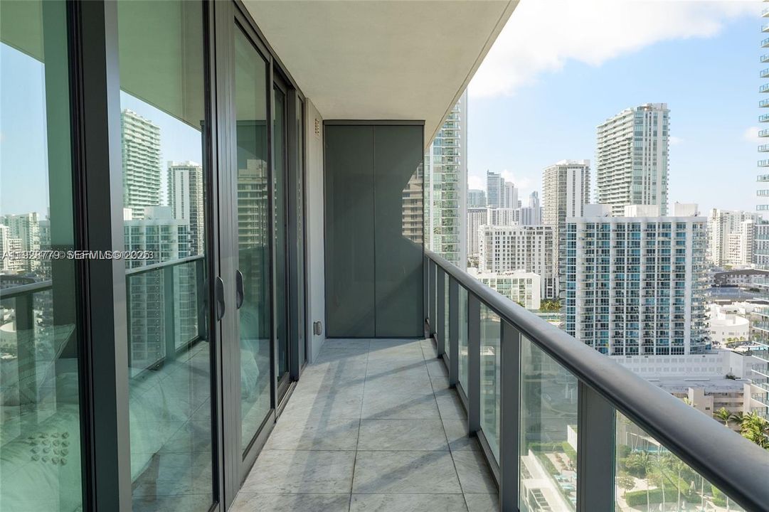 В аренду: $8,750 (3 спален, 3 ванн, 1526 Квадратных фут)