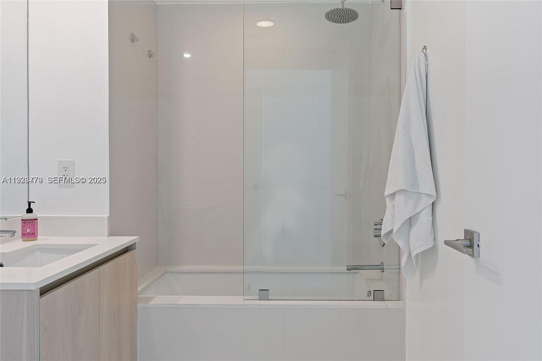 В аренду: $8,750 (3 спален, 3 ванн, 1526 Квадратных фут)