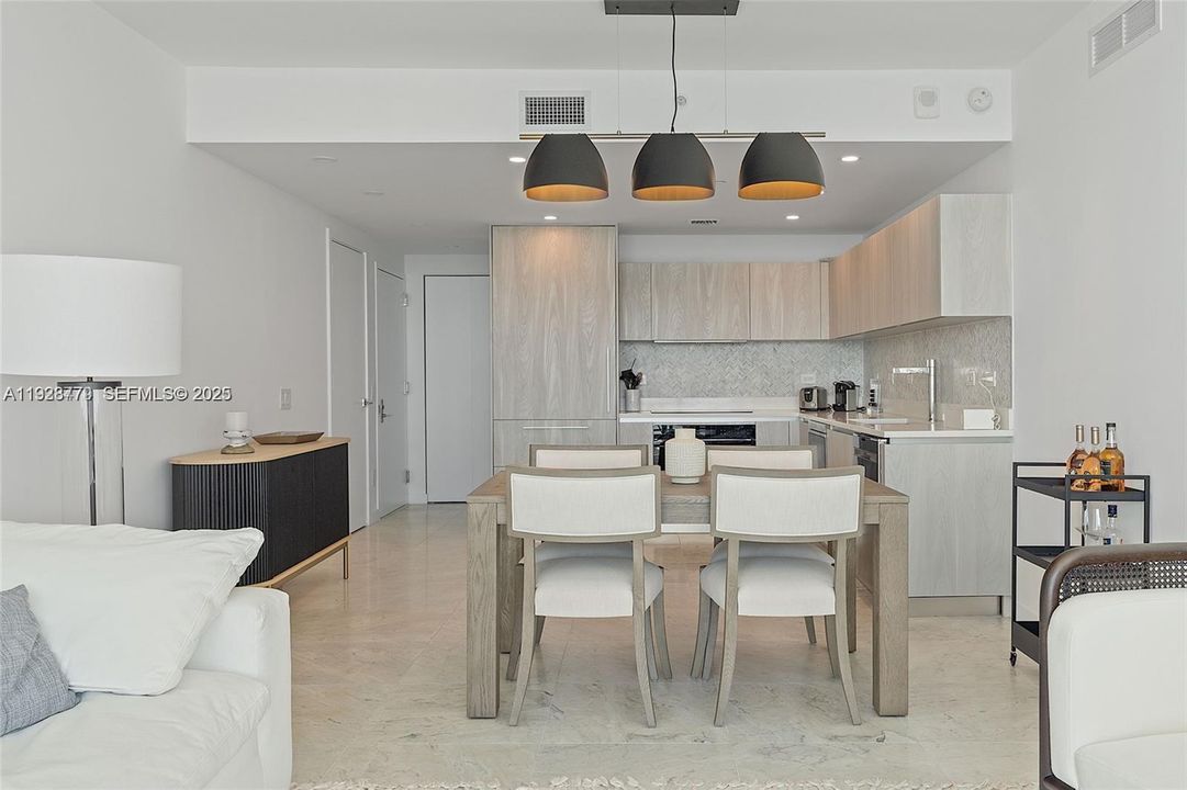 В аренду: $8,750 (3 спален, 3 ванн, 1526 Квадратных фут)